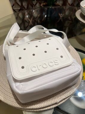 Classic Crocs Crossbody